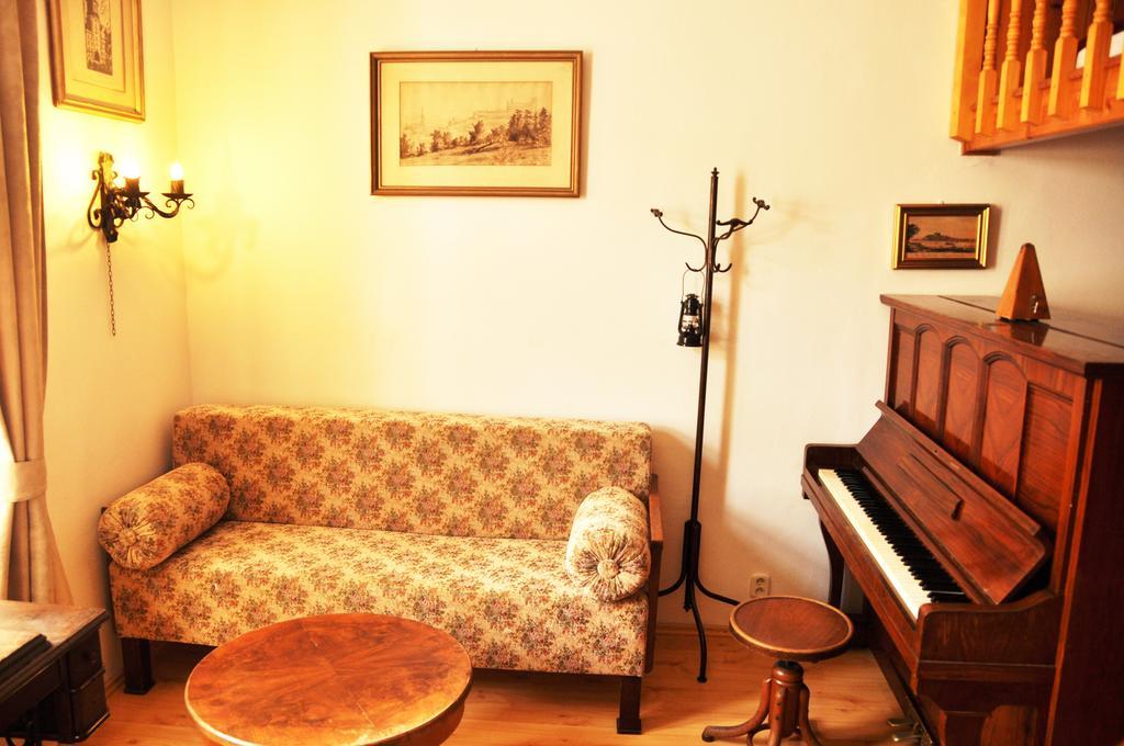Traditional Slovak Apartment 브라티슬라바 외부 사진