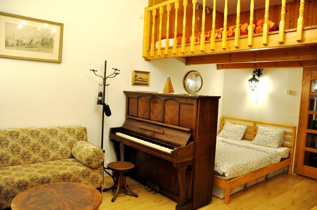 Traditional Slovak Apartment 브라티슬라바 외부 사진
